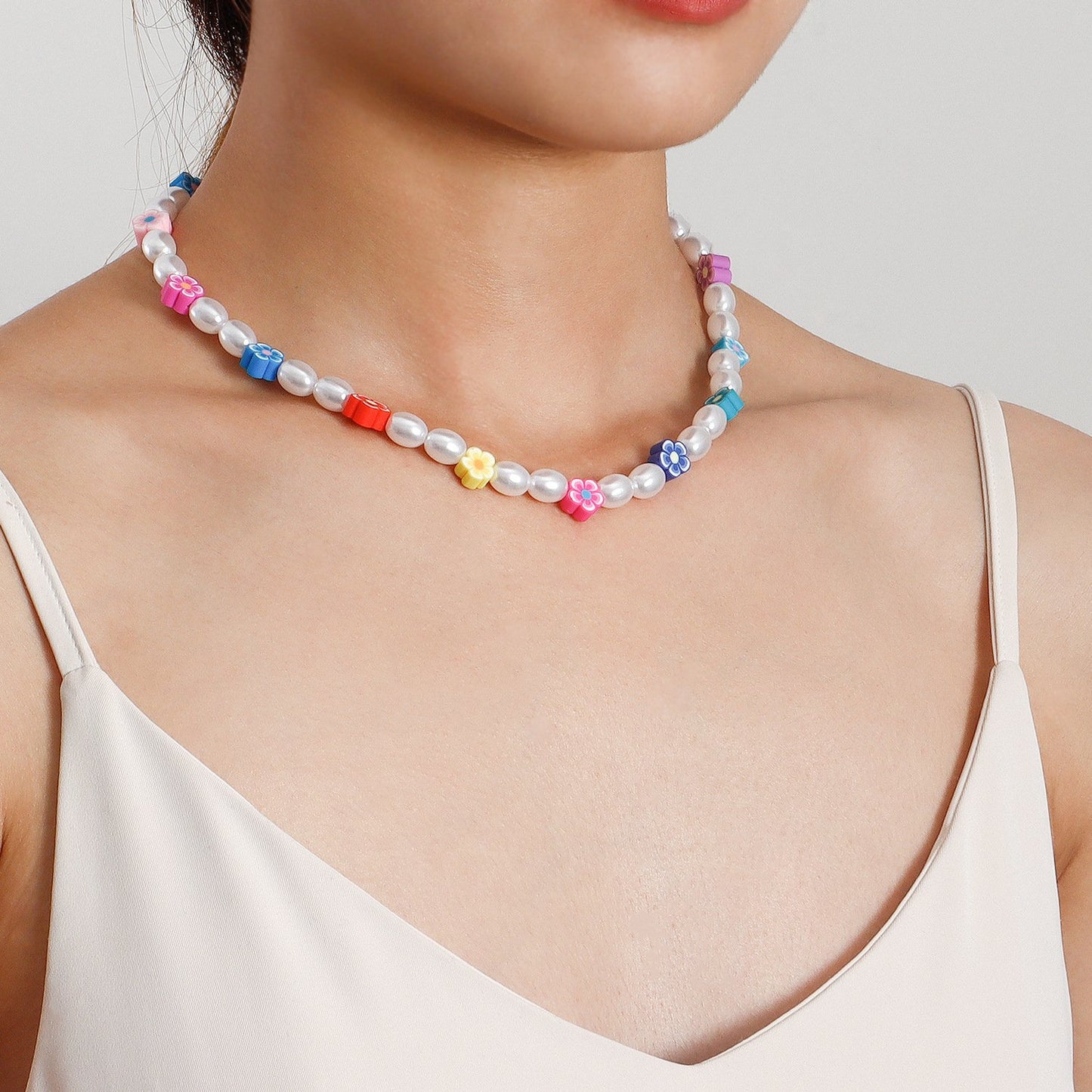Jewelry acrylic pearl creative simple ladies necklace ins soft pottery flower pendant