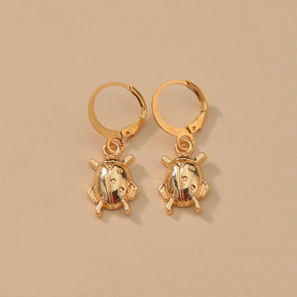 Fashion Retro Alloy Beetle Earrings Round Buckle Earrings Accessories