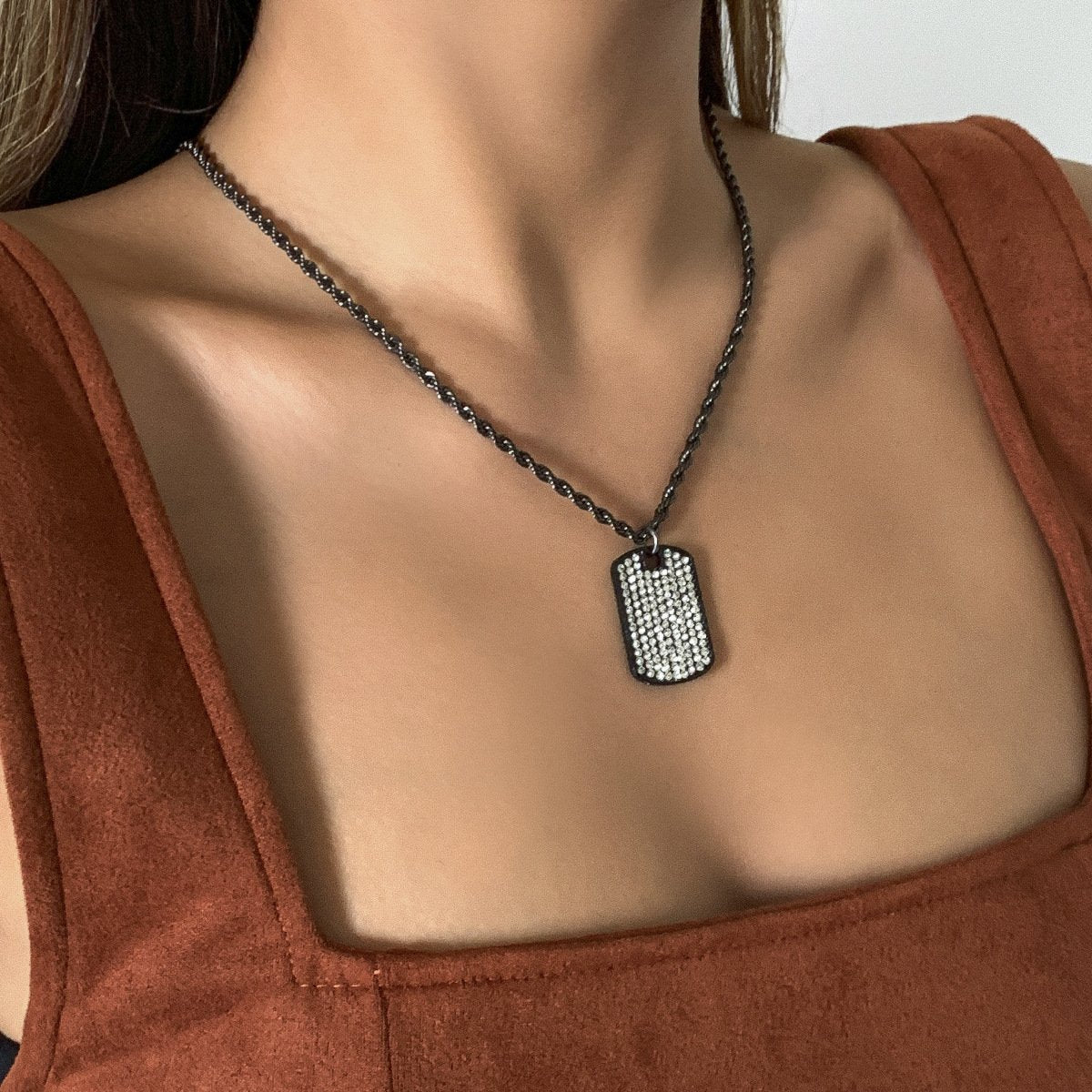 Jewelry Hip Hop Trendy People Inlaid Rhinestone Tag Necklace Retro Simple Metal Twist Chain Necklace