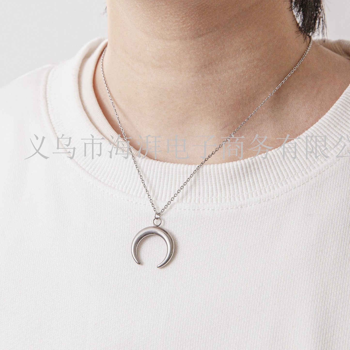 Necklace Simple Horn Titanium Steel Pendant Stainless Steel Polished Crescent Jewelry Necklace