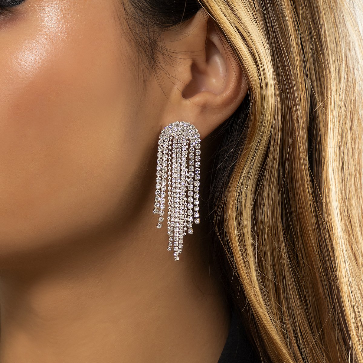 Fashion light luxury flash diamond stud earrings jewelry trend simple rhinestone tassel chain earrings