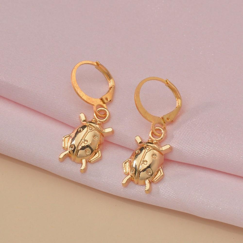 Fashion Retro Alloy Beetle Earrings Round Buckle Earrings Accessories