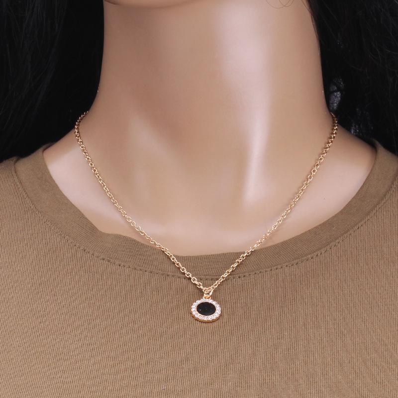 Fashion Design Simple and Exquisite Ladies Necklace Diamond Pendant Clavicle Chain Boutique