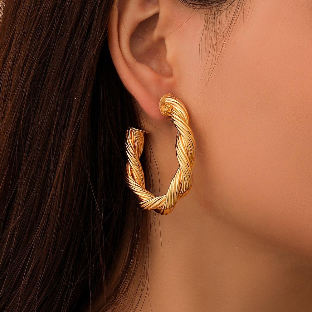 Autumn and winter metal simple C-shaped twist earrings golden geometric temperament ladies earrings