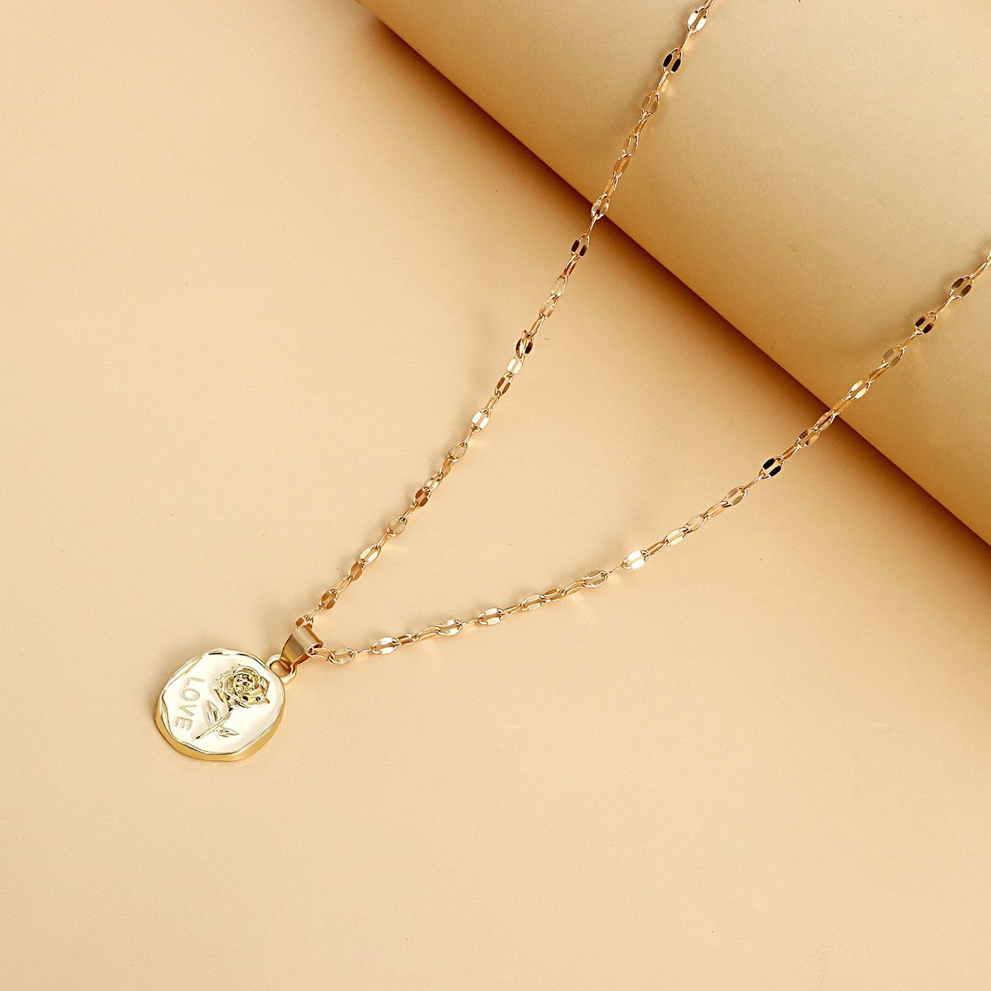 Jewelry simple geometric round LOVE rose pendant necklace female ins trend trend accessories