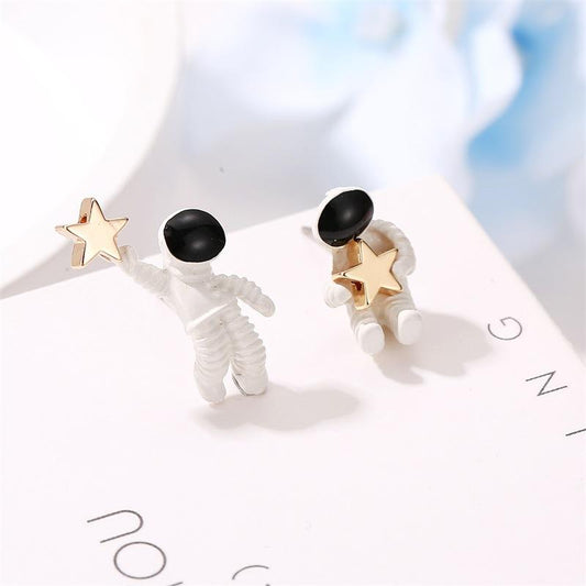 Cute space astronaut star picking earrings female five-pointed star asymmetrical earrings Dongdaemun earrings