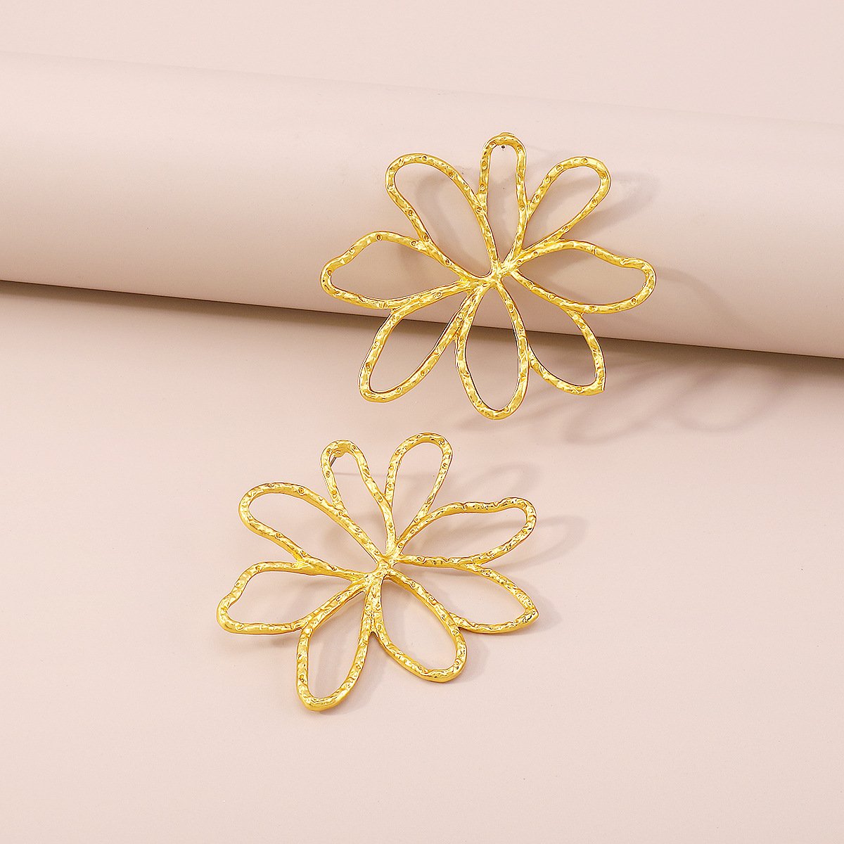 E1889 Jewelry Hollow Geometric Flower Earrings Metal Fashion Irregular Exaggerated Earrings