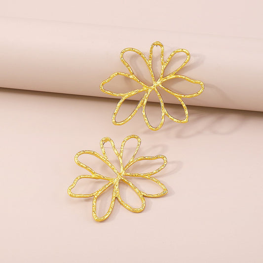 E1889 Jewelry Hollow Geometric Flower Earrings Metal Fashion Irregular Exaggerated Earrings