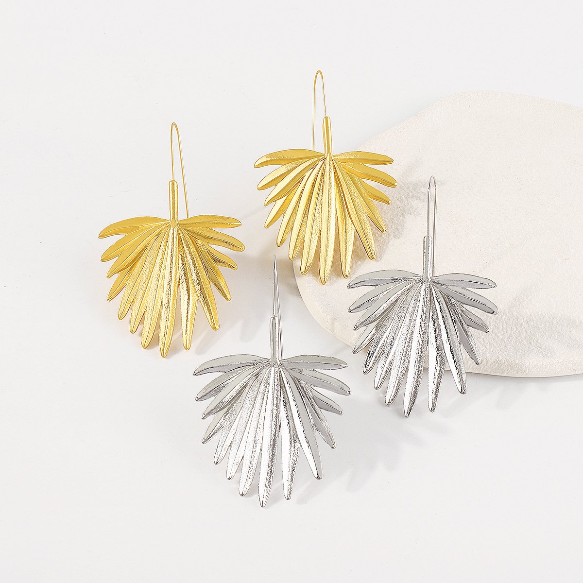 E1936 Jewelry Metal Palm Leaf Fold Earrings ZA Exaggerated Retro Heavy Industry Earrings Female