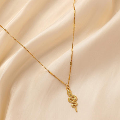 Fashion simple personality small crowd high sense all-match stainless steel golden snake pendant short neck chain necklace female