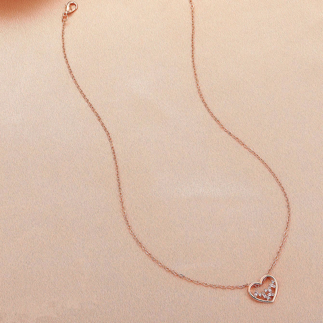 Ins simple zircon love pendant necklace retro fashion hollow peach heart collarbone chain temperament necklace female