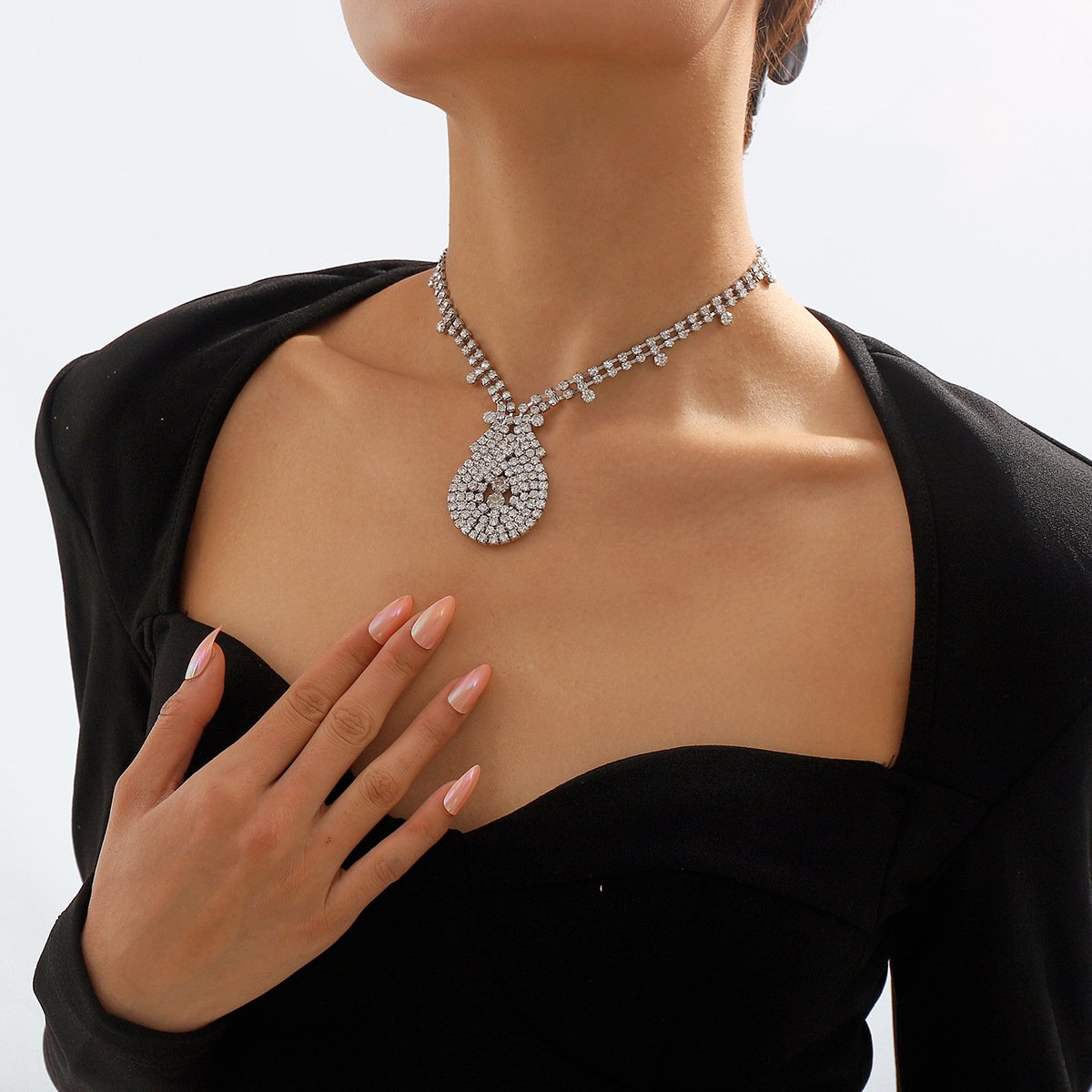 N1894 Retro Palace Geometric Necklace Women's Claw Chain Full Diamond Light Luxury Necklace Hip Hop Personality Necklace