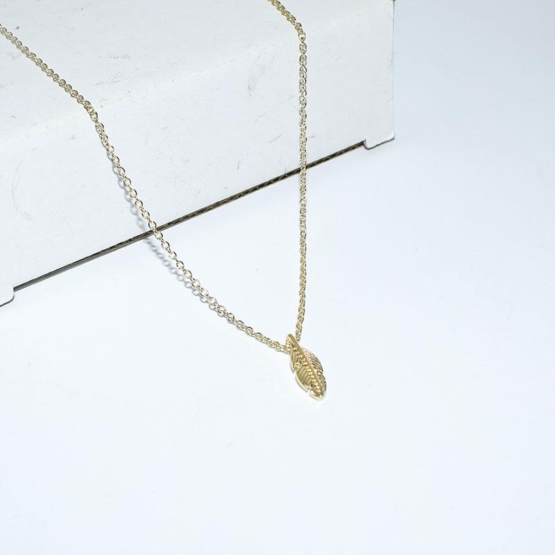 18 years jewelry leaf leaf necklace pendant female clavicle chain animal feather small plant popular