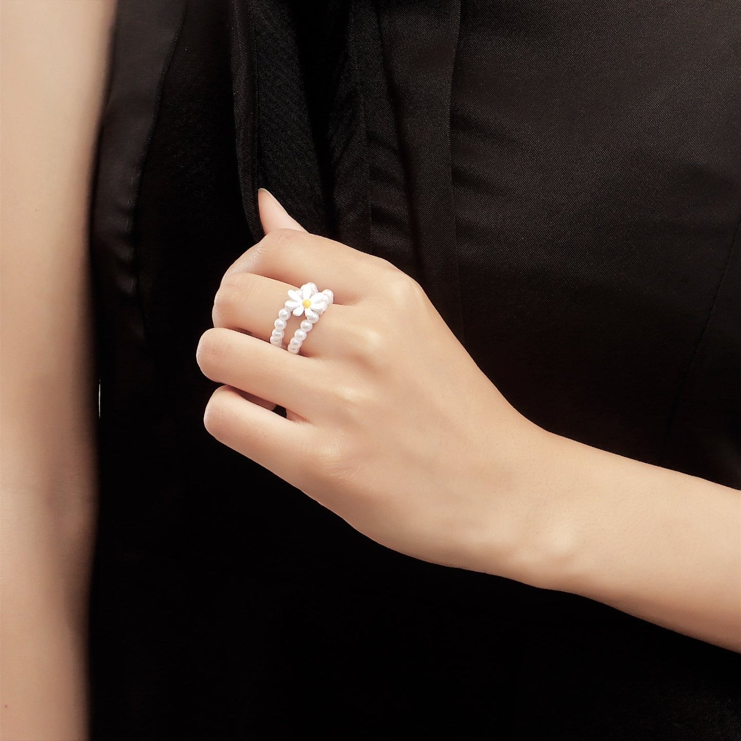 Jewelry small fresh double-layer beaded flower elastic rope ring does not fade female niche high-end sense